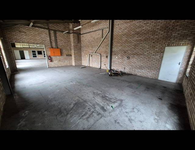 2,450M² WAREHOUSE TO LET IN APEX